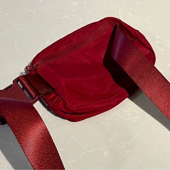 Lululemon Team Canada Belt Bag - Picture 8 of 9